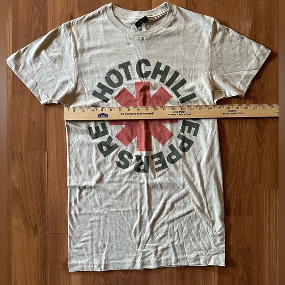 🆕 NWT Red Hot Chili Peppers Logo Heather Oatmeal Hot Topic T-Shirt size small - Picture 6 of 7